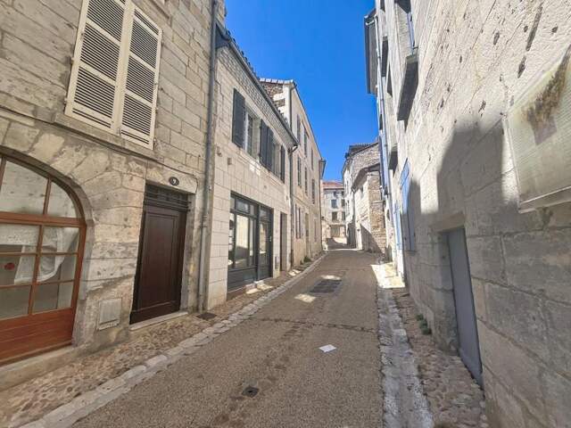 Maison en pierre de 5 pièces principales — photo du bien