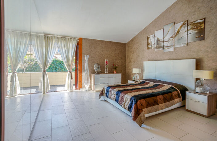 Maison VIRY-CHATILLON - GRAND PARIS - 12 pièce(s) 5 chambres 350m² — photo 3