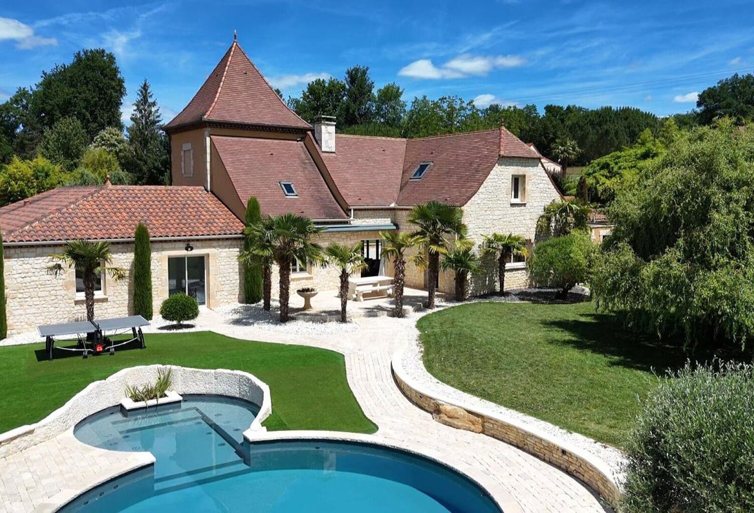 Belle propriété contemporaine avec piscine chauffée, dépendances et prestations de qualité — photo 1