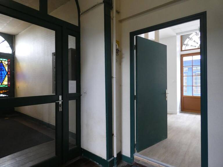 Grand appartement de 58m2 refait à neuf , espace rare à imaginer selon votre projet ! — photo 1