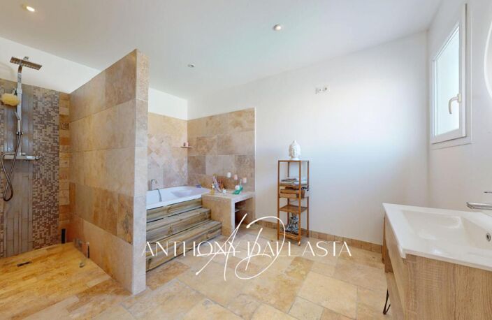 PLAIN PIED - 4 CHAMBRES - PISCINE - SALLE DE BAIN — photo 3
