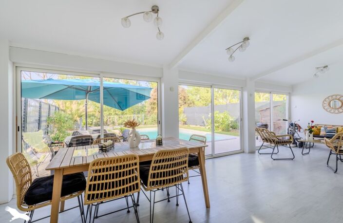 Vente maison 7 pièces 244 m² Saint-Vincent-de-Paul (33440) — photo 2
