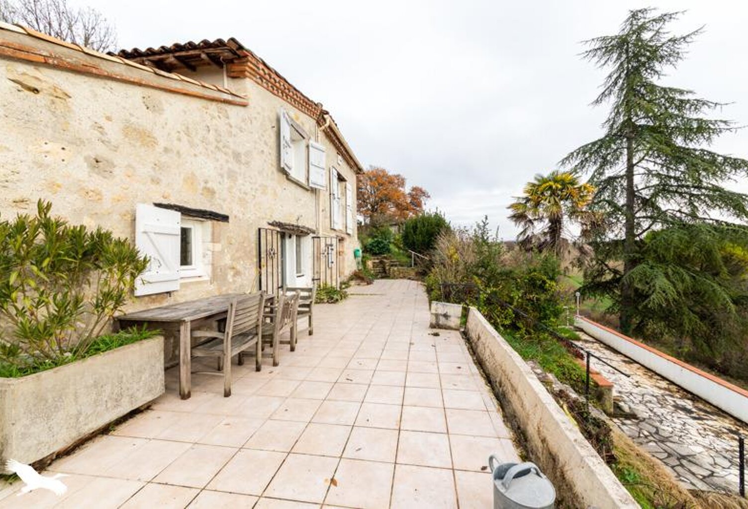 Maison en pierre de 4 pièces principales — photo 1