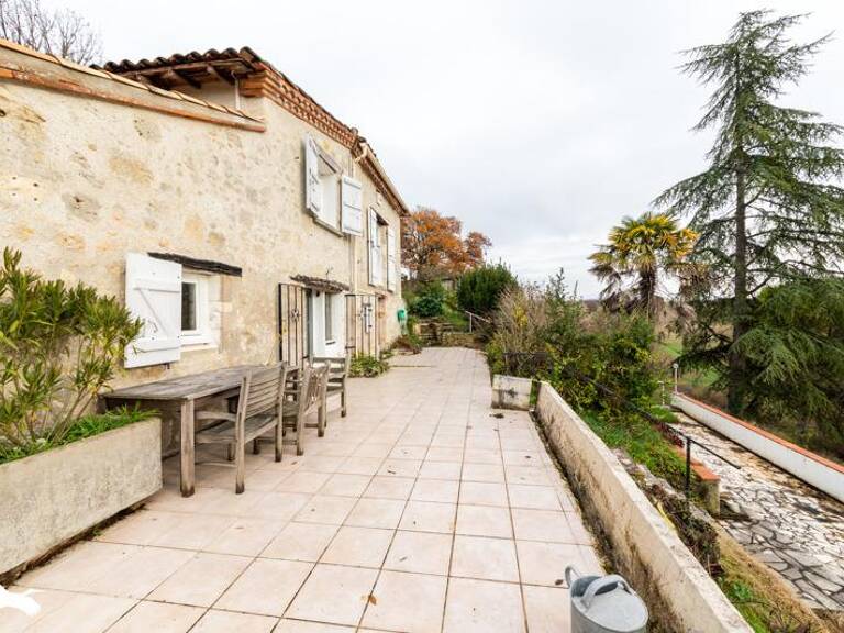 Maison en pierre de 4 pièces principales — photo 1
