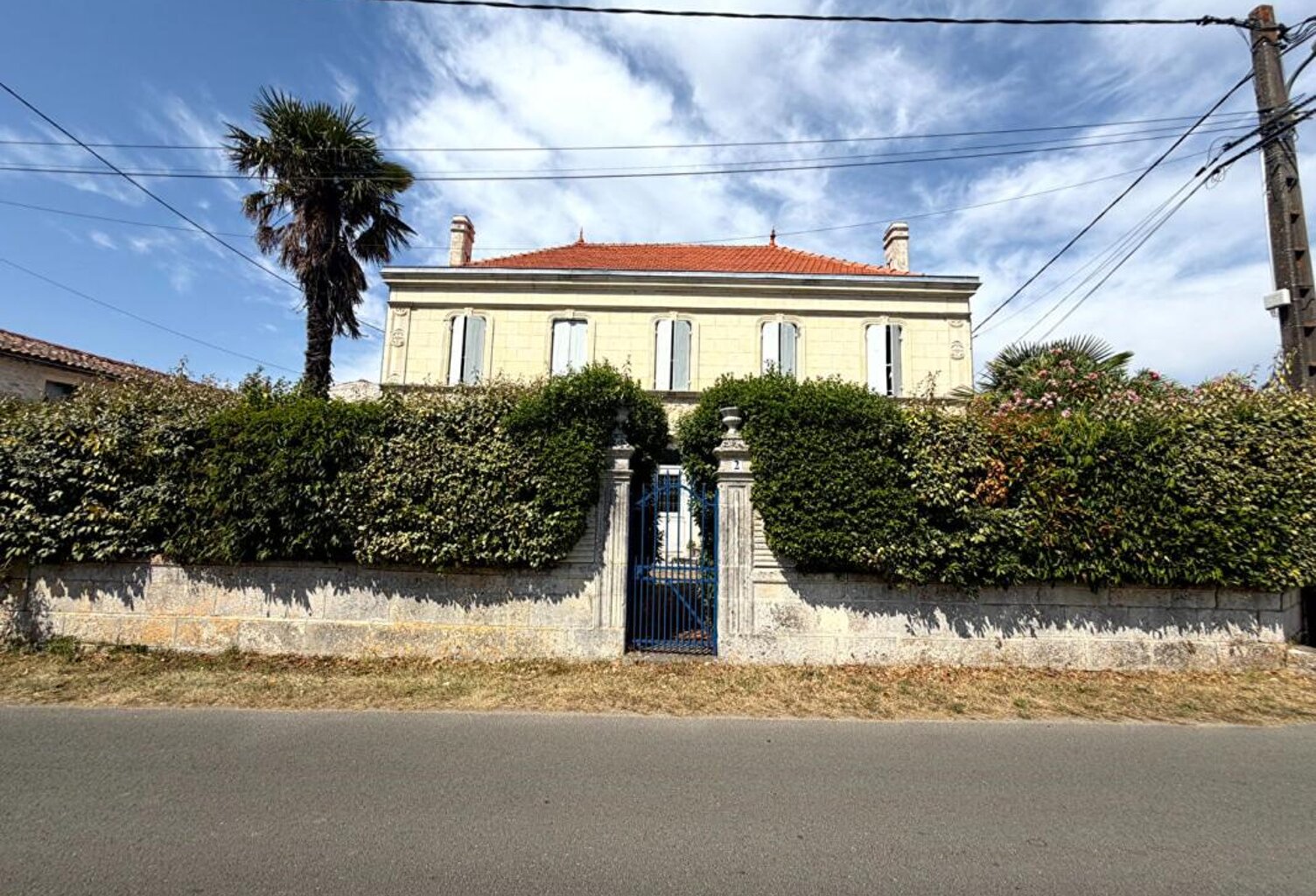 Maison Charentaise de 271 m2 avec 3581m2 de terrain — photo 1