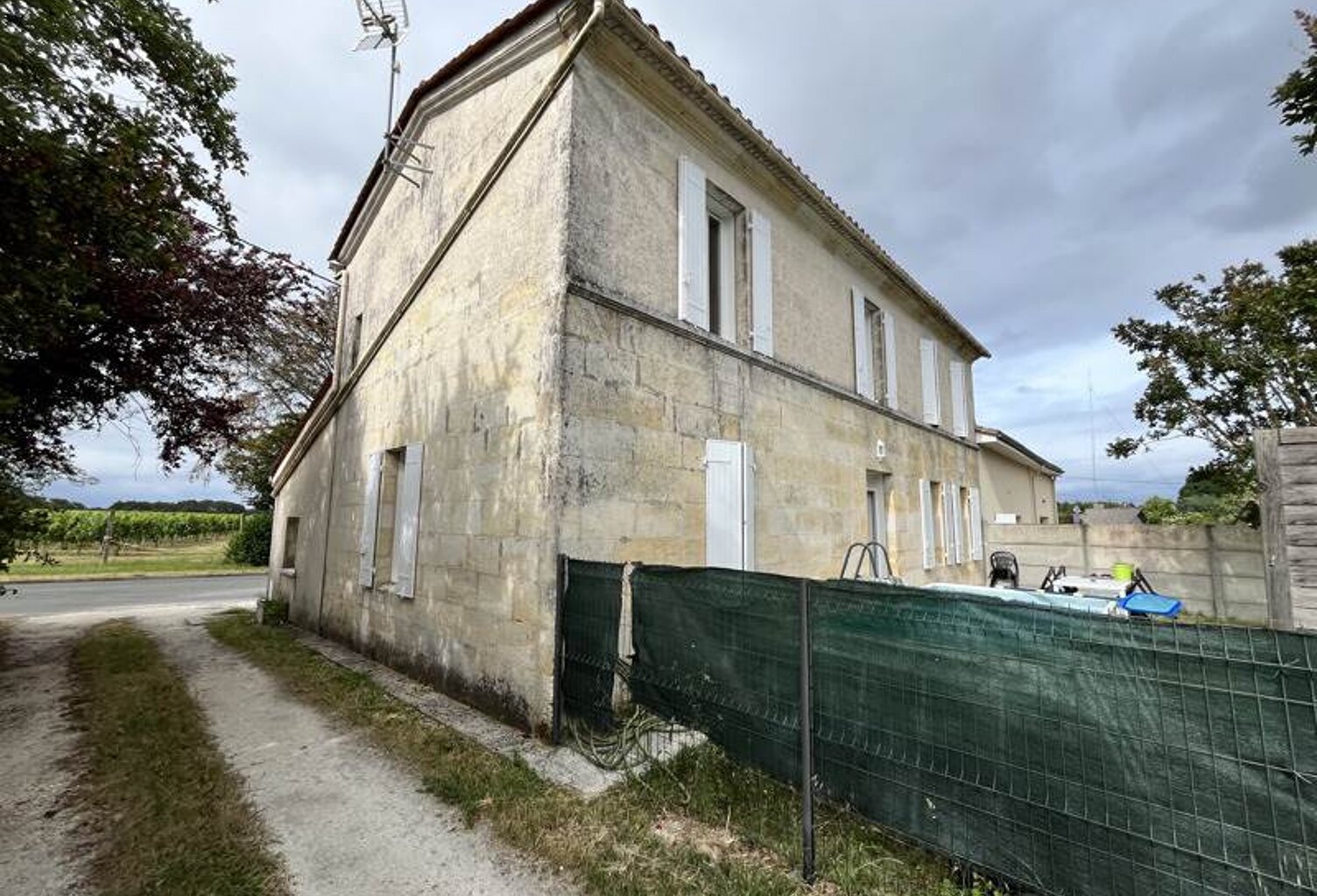Vente immeuble   Bayas (33230) — photo 1