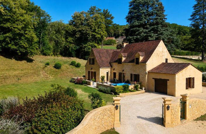 Maison Beynac Et Cazenac 6 pièce(s) 160 m2 — photo 2