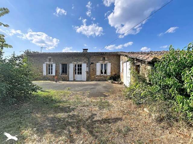 Maison en pierre de 4 pièces principales — photo du bien