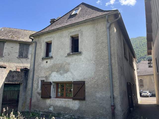 Maison en pierre de 4 pièces principales — photo du bien