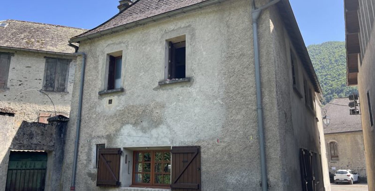 Maison en pierre de 4 pièces principales — photo 1