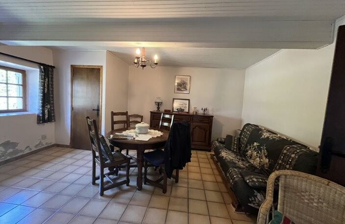 Maison en pierre de 4 pièces principales — photo 2
