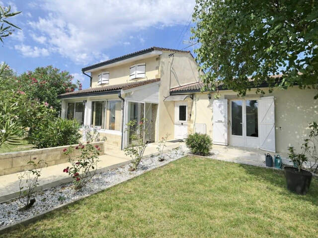 Au calme à Saint-André de Cubzac dans un quartier résidentiel, maison de 115 m2 sur un terrain d'environ 1001 m2 - Piscinable - Jardin arboré - Cabanon — photo du bien