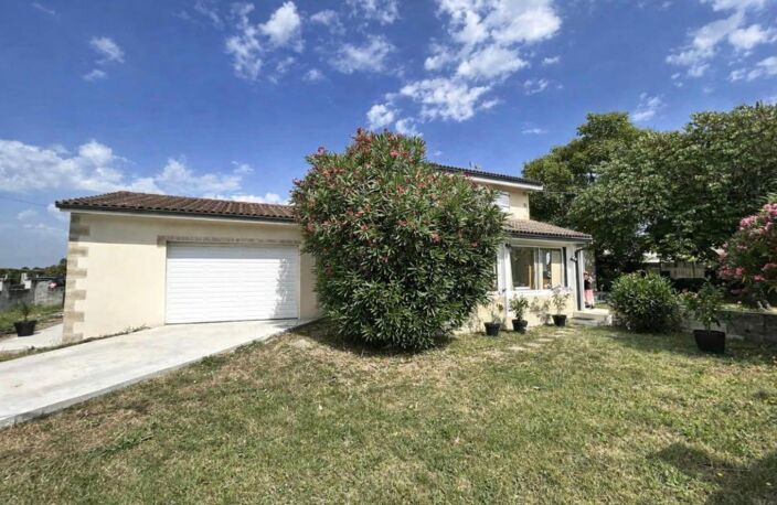 Au calme à Saint-André de Cubzac dans un quartier résidentiel, maison de 115 m2 sur un terrain d'environ 1001 m2 - Piscinable - Jardin arboré - Cabanon — photo 2