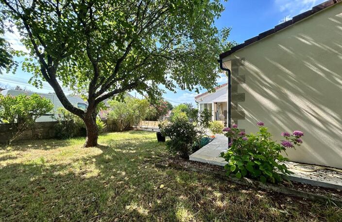 Au calme à Saint-André de Cubzac dans un quartier résidentiel, maison de 115 m2 sur un terrain d'environ 1001 m2 - Piscinable - Jardin arboré - Cabanon — photo 5