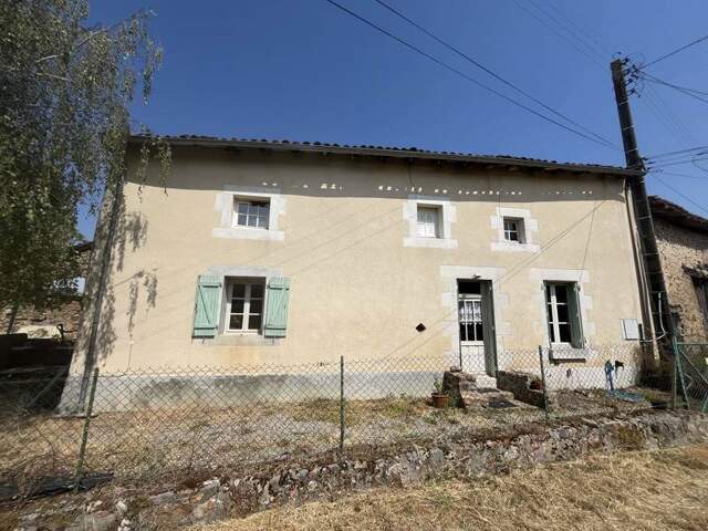 Maison en pierre de 6 pièces principales — photo du bien