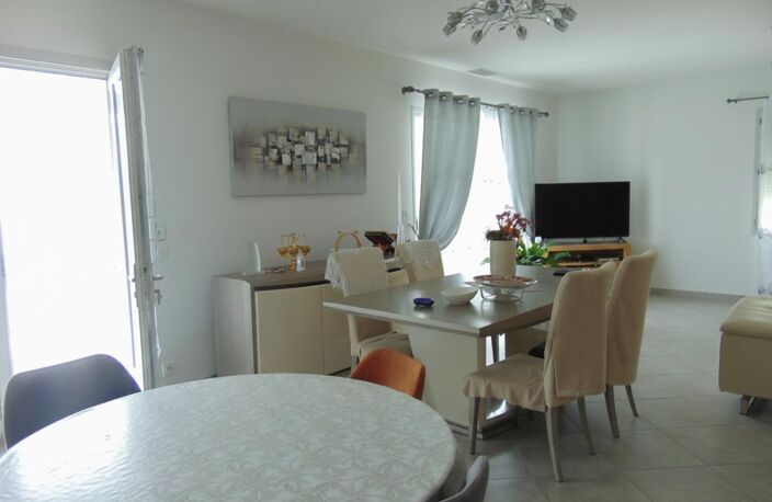 Au 31290 Grande maison avec piscine — photo 3