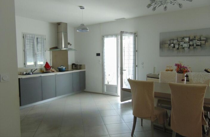 Au 31290 Grande maison avec piscine — photo 4