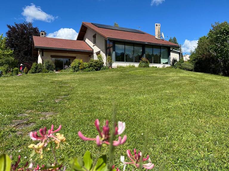 Arinthod ? Spacieuse maison familiale sur plus de 3 500 m² de terrain — photo 1
