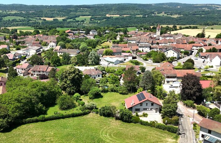 Arinthod ? Spacieuse maison familiale sur plus de 3 500 m² de terrain — photo 5
