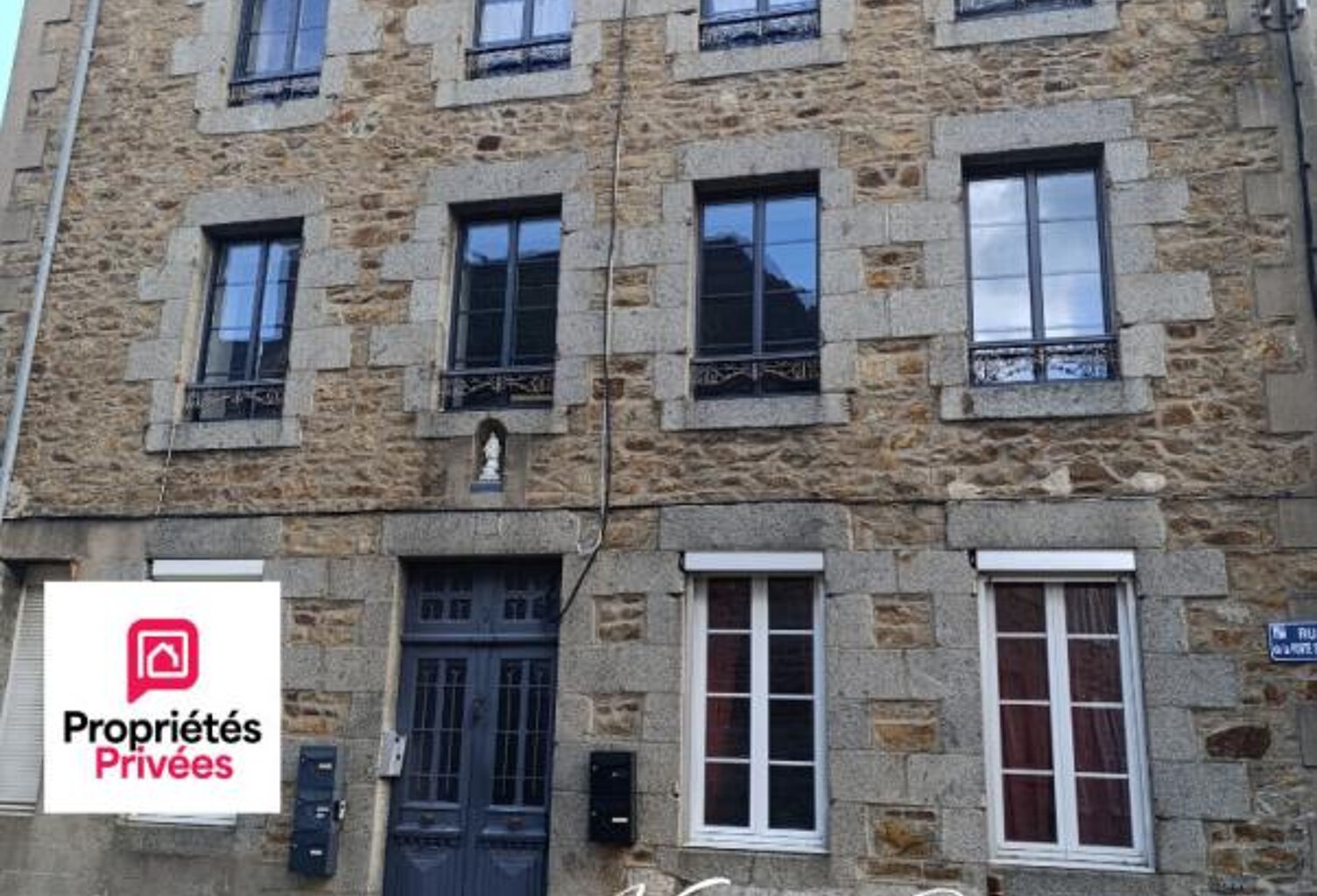 Lamballe T1BIS libre en plein centre historique, idéal pour un premier achat ou un investissement locatif — photo 1