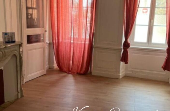 Lamballe T1BIS libre en plein centre historique, idéal pour un premier achat ou un investissement locatif — photo 3