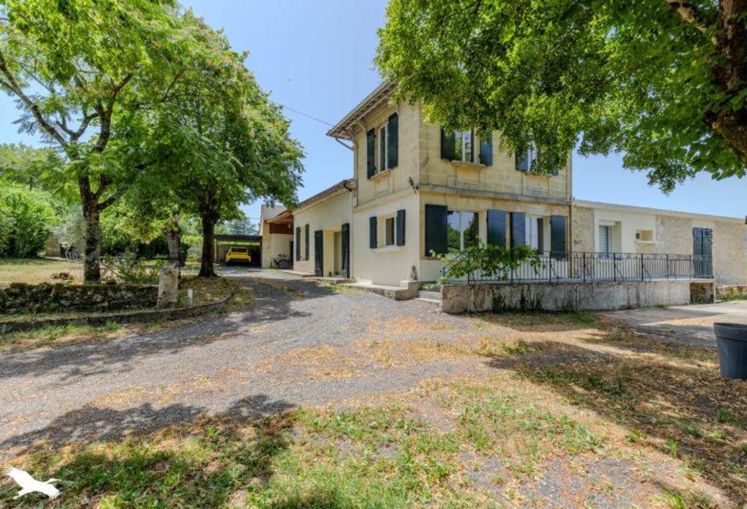 Maison en pierre de 8 pièces principales — photo 1
