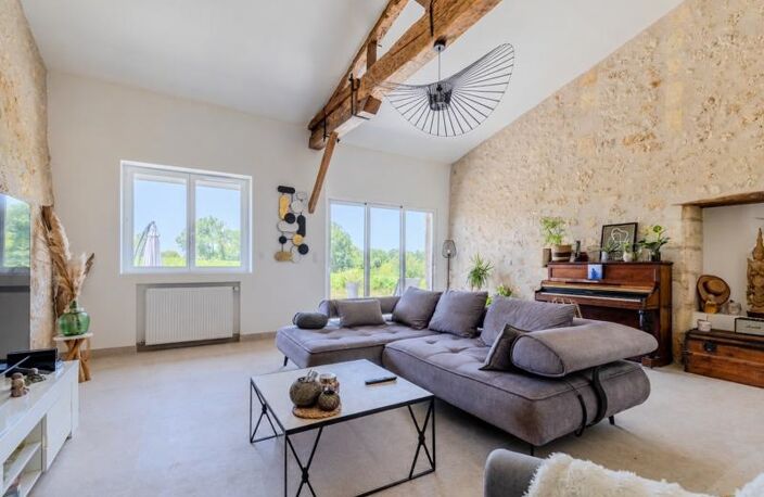 Maison en pierre de 8 pièces principales — photo 2