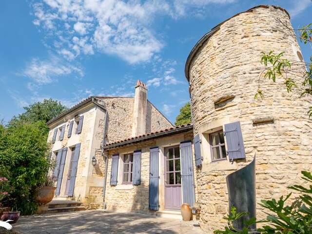 Charentaise de 5 pièces principales — photo du bien
