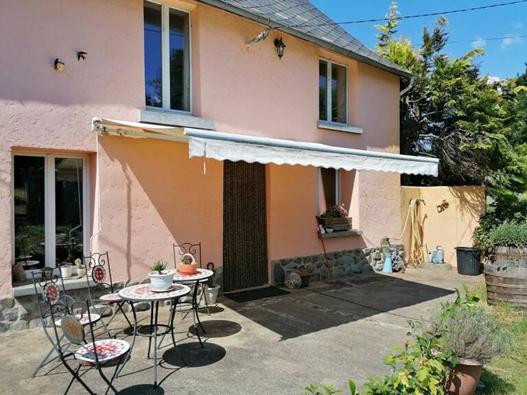 LOYAT  Maison de caractère avec dépendances et fort potentiel — photo 1