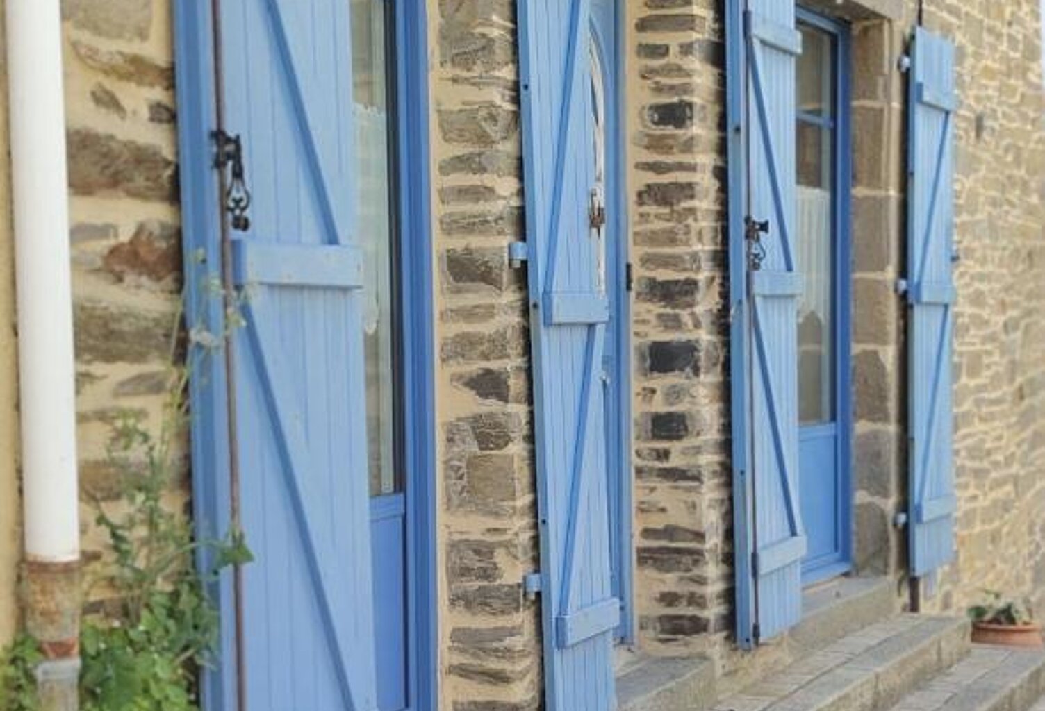 A CANCALE ! Maison en pierre en excellent état, 6 pièces, 5 chambres ! — photo 1
