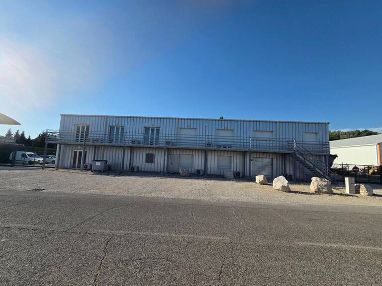ROUSSET Bâtiment industriel avec bureaux — photo 1