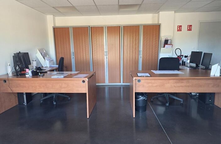 ROUSSET Bâtiment industriel avec bureaux — photo 2