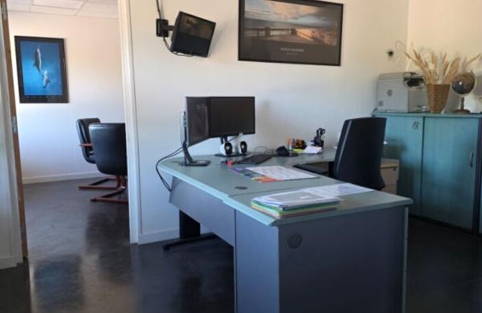 ROUSSET Bâtiment industriel avec bureaux — photo 3