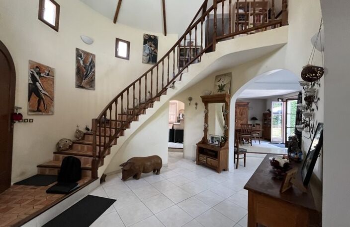 Villa de 9 pièces principales — photo 2