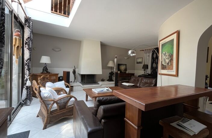 Villa de 9 pièces principales — photo 3