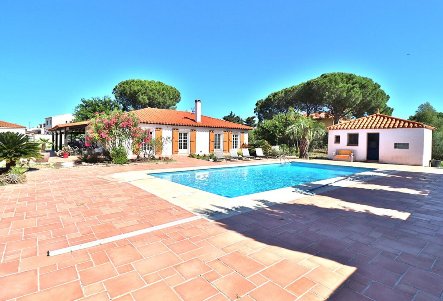 VILLA T5 4 FACES DE 134M² + PISCINE + DEPENDANCE SUR UN TERRAIN DE 1799M² — photo 1