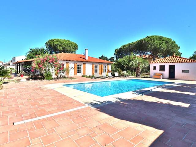 VILLA T5 4 FACES DE 134M² + PISCINE + DEPENDANCE SUR UN TERRAIN DE 1799M² — photo du bien