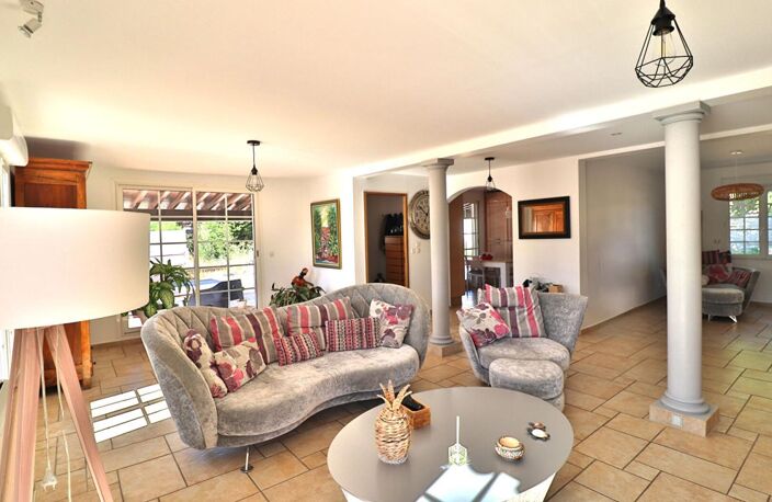VILLA T5 4 FACES DE 134M² + PISCINE + DEPENDANCE SUR UN TERRAIN DE 1799M² — photo 4