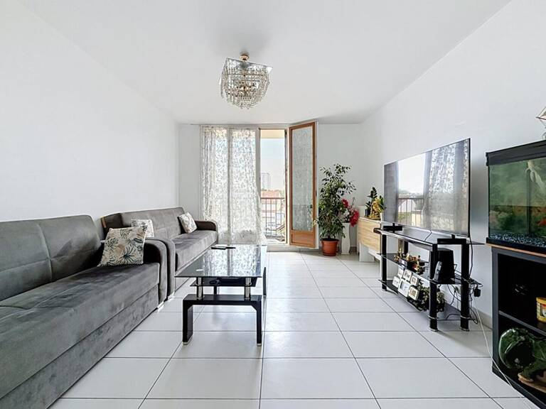 Grand appartement familial 70 m²  avec parking et cave proche métro — photo 1