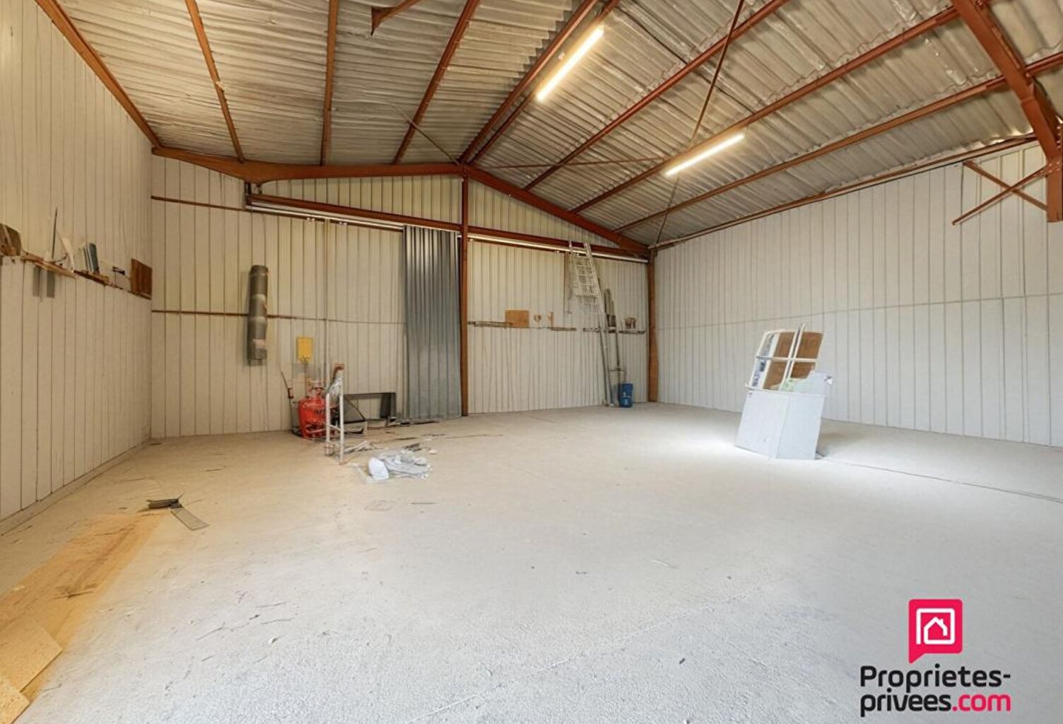 AVALLON bâtiment à usage d'activité d'environ 220 m² — photo 1