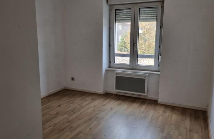 SOUS COMPROMIS Dunières Centre 43220 immeuble pas de porte, trois appartements — photo 5