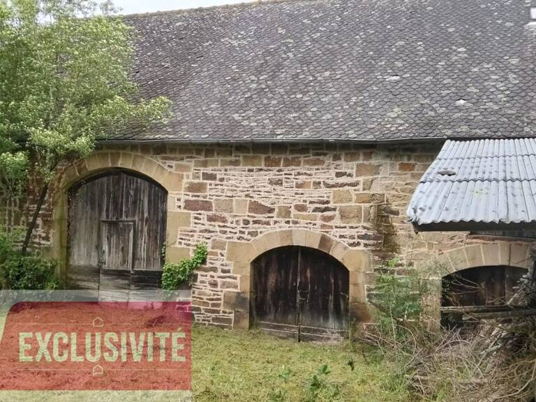 Lanteuil. Grange en pierres avec vue dégagée et plus de 2600 m2 de terrain — photo 1