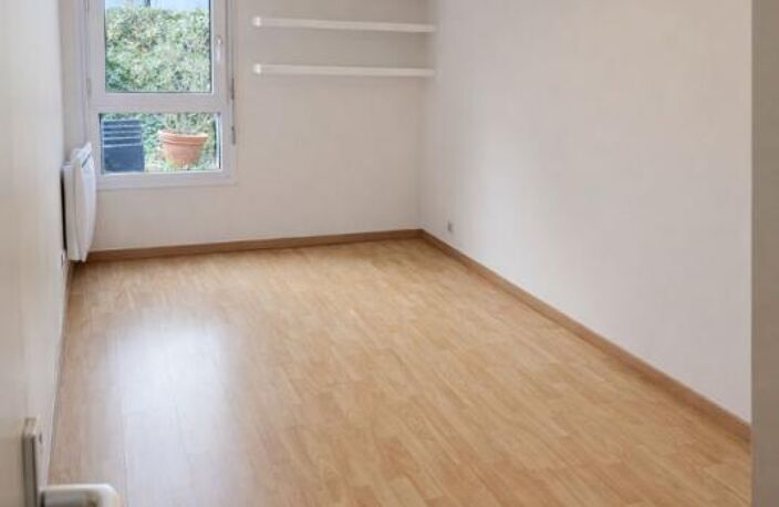 Appartement  3 pièce(s) 64.78 m2 Noisy le Grand (93160) — photo 3