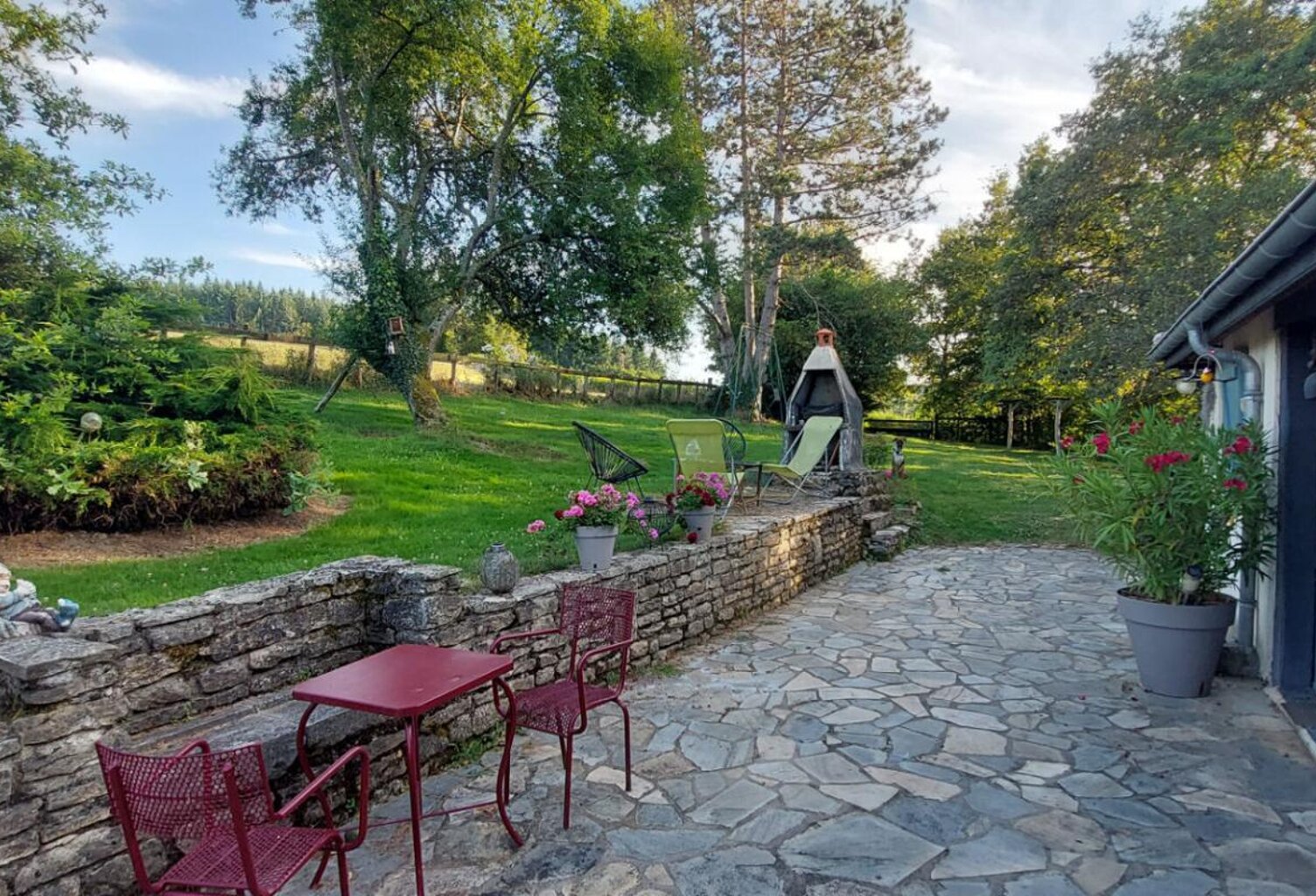 Propriété isolée en pleine nature avec dépendances et gîte — photo 1