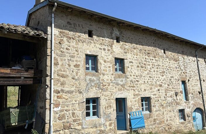 SAINT ANTHEME 63660 Fermette en pierre à rénover 110 m² au sol sur 1000m² de terrain — photo 3