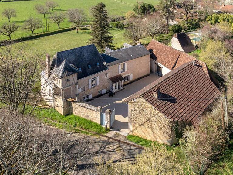 Propriété en pierre de type 7, piscine, dépendances, sur un terrain arboré de 6300 m² — photo 1