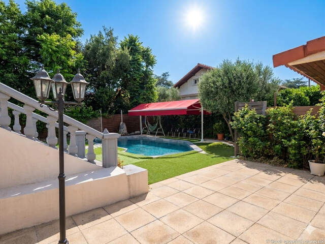 Coup de coeur : Villa familiale d'exception de 210m² - 5 chambres - Piscine -et jardin - Bron Les Genets — photo du bien
