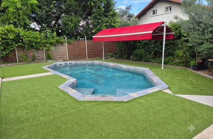 Coup de coeur : Villa familiale d'exception de 210m² - 5 chambres - Piscine -et jardin - Bron Les Genets — photo 2