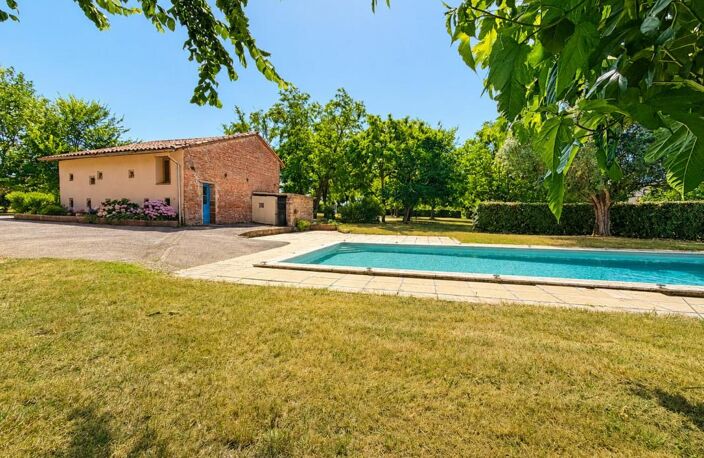 Secteur Gragnague – Ancien corps de ferme de caractère de 1880 – 200 m² – Piscine – Dépendances – Parc de 5 839 m² — photo 2