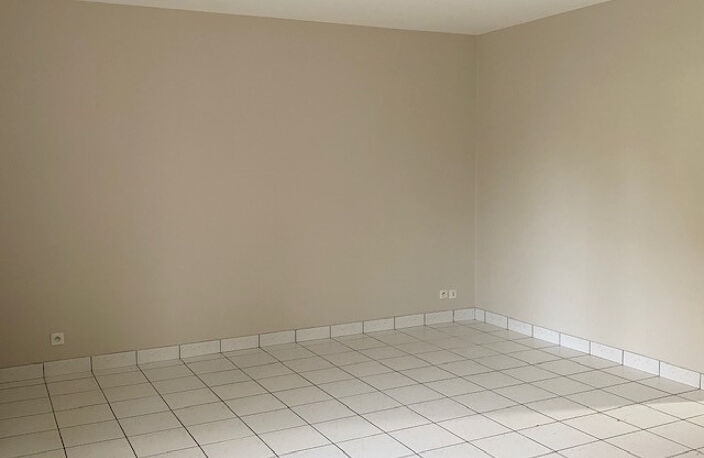 Leasing Maison 4  pièces 82 m² Douadic — photo 2